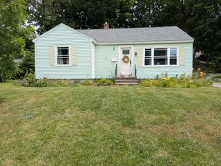 17 Daley St, Leominster, MA 01453
