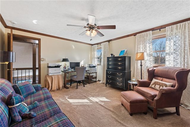 3863 Grove Road, Richland, PA 15044