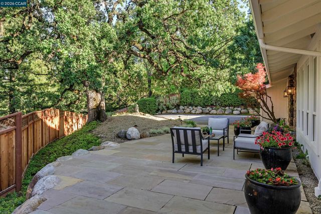 225 Pebble Ct, Alamo, CA 94507