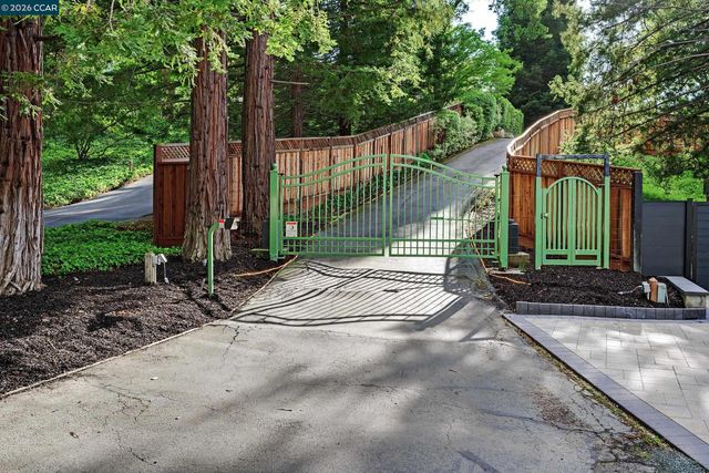 225 Pebble Ct, Alamo, CA 94507