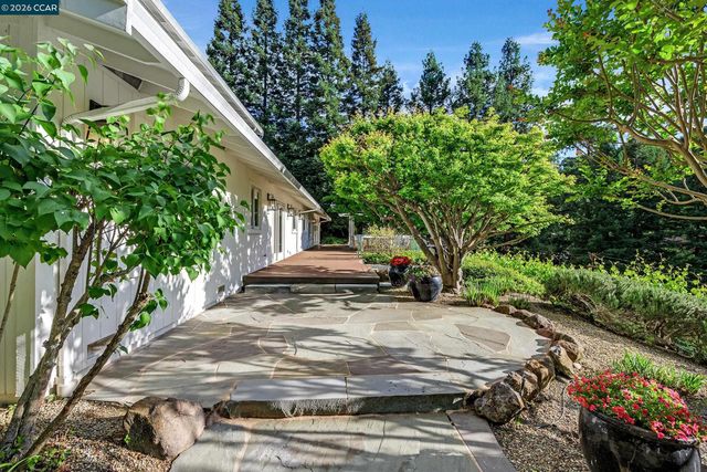 225 Pebble Ct, Alamo, CA 94507