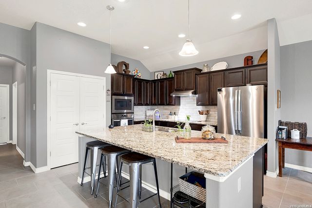109 Grandview, Floresville, TX 78114