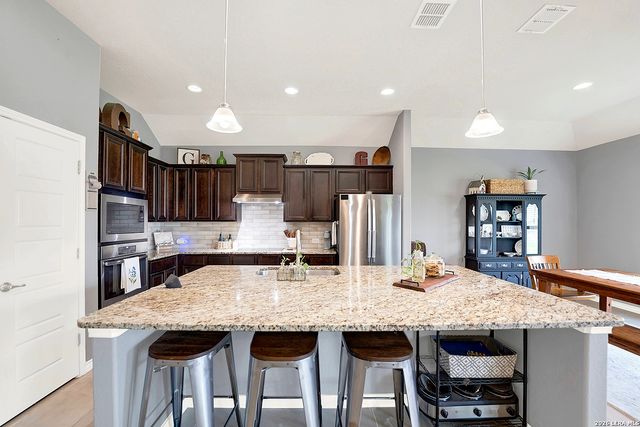 109 Grandview, Floresville, TX 78114