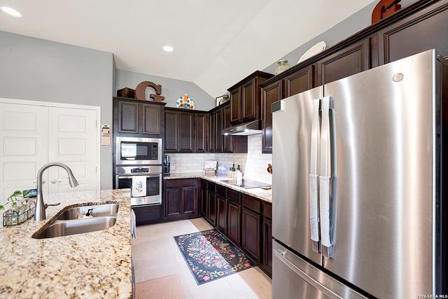 109 Grandview, Floresville, TX 78114
