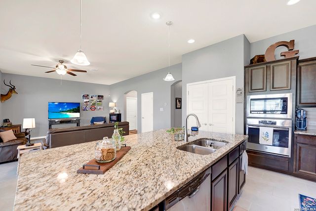 109 Grandview, Floresville, TX 78114