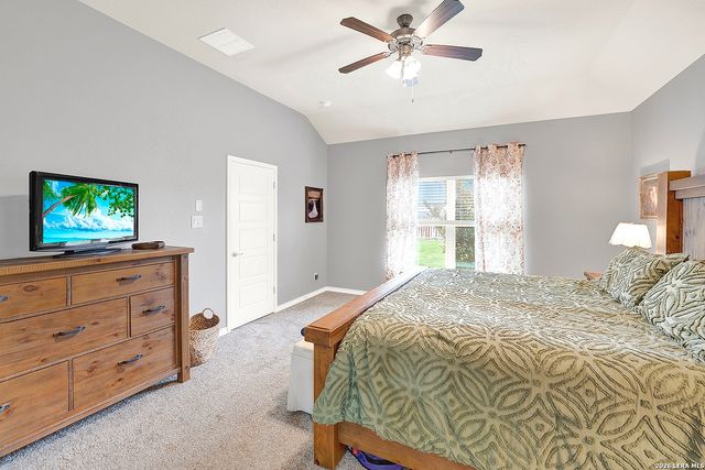 109 Grandview, Floresville, TX 78114