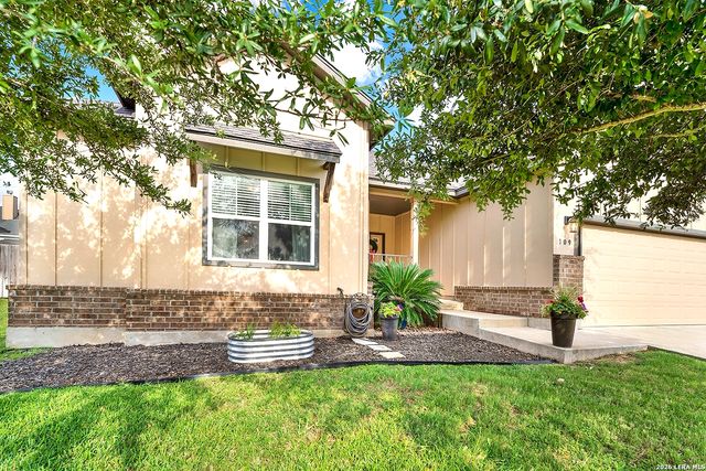 109 Grandview, Floresville, TX 78114