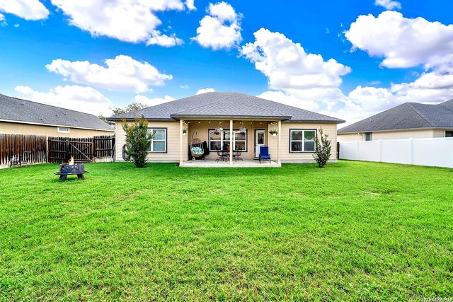 109 Grandview, Floresville, TX 78114