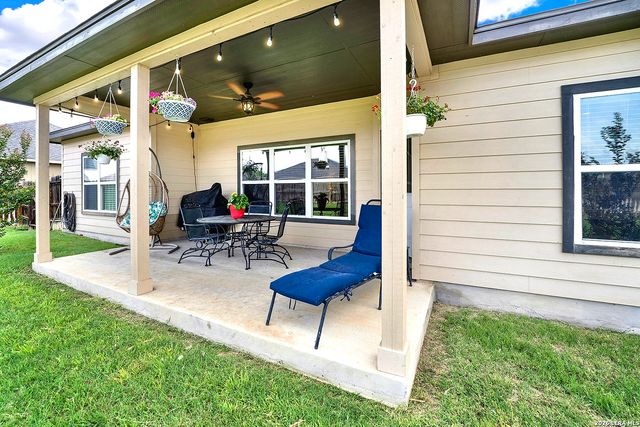 109 Grandview, Floresville, TX 78114