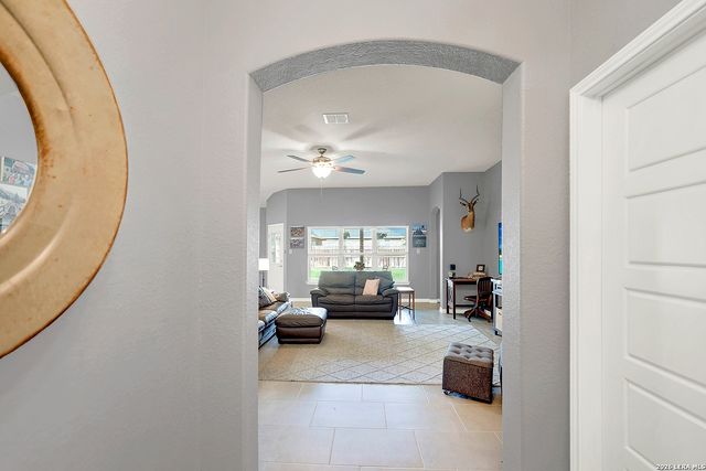 109 Grandview, Floresville, TX 78114