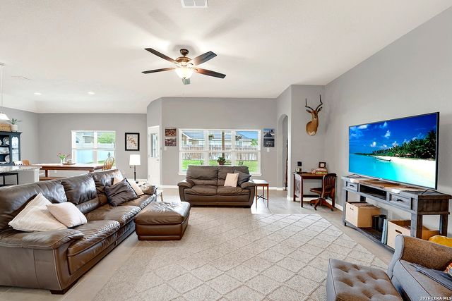 109 Grandview, Floresville, TX 78114