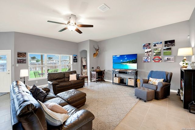 109 Grandview, Floresville, TX 78114