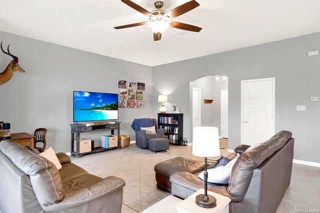 109 Grandview, Floresville, TX 78114
