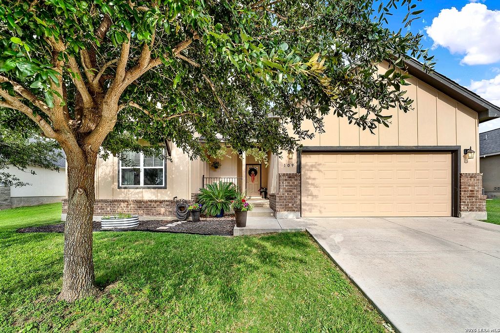 109 Grandview, Floresville, TX 78114