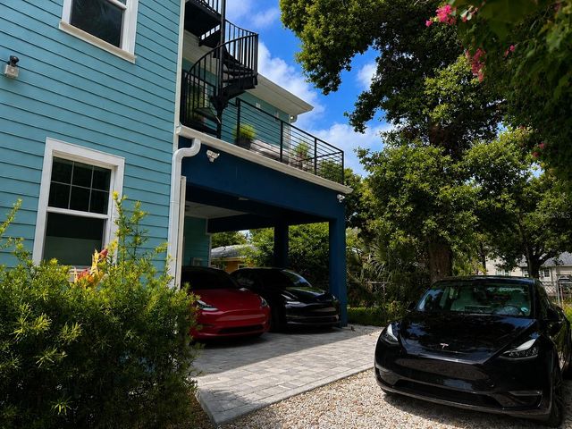 475 27TH AVENUE N, St Petersburg, FL 33704