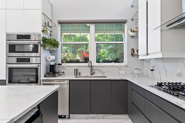 475 27TH AVENUE N, St Petersburg, FL 33704