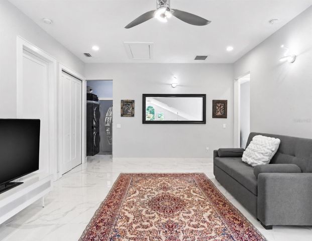 475 27TH AVENUE N, St Petersburg, FL 33704