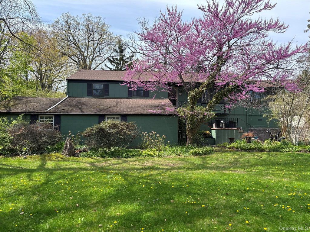 24 Ondaora Parkway, Highland Falls, NY 10928