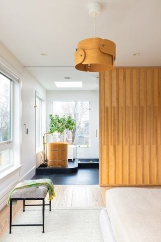 102 Fuller St 2, Brookline, MA 02446