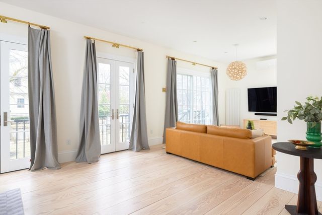 102 Fuller St 2, Brookline, MA 02446