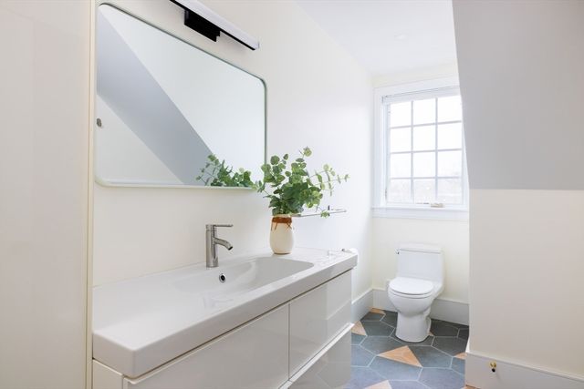 102 Fuller St 2, Brookline, MA 02446