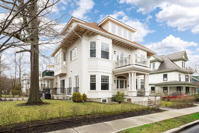 102 Fuller St 2, Brookline, MA 02446