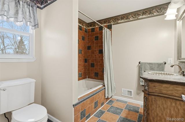 863 Sylvanwood Drive, Troy, MI 48085