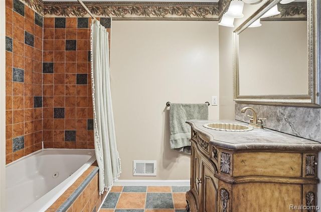 863 Sylvanwood Drive, Troy, MI 48085