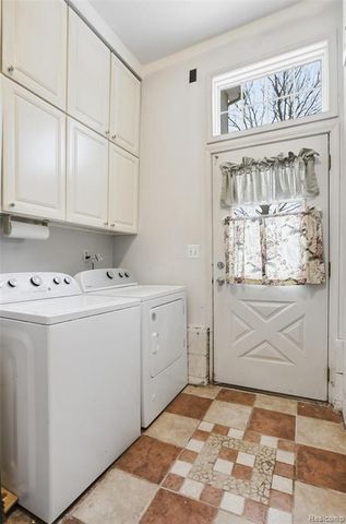 863 Sylvanwood Drive, Troy, MI 48085