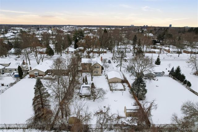 863 Sylvanwood Drive, Troy, MI 48085