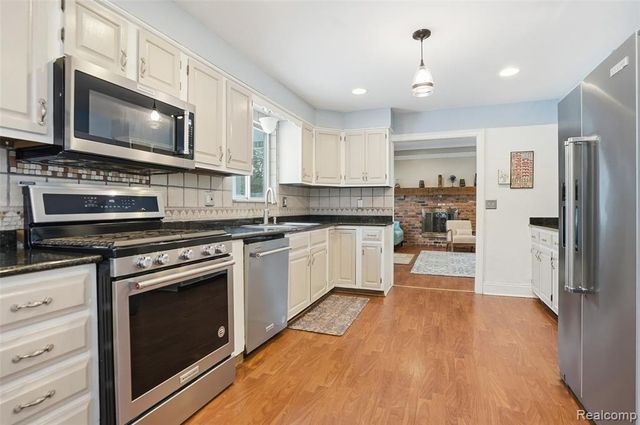 863 Sylvanwood Drive, Troy, MI 48085