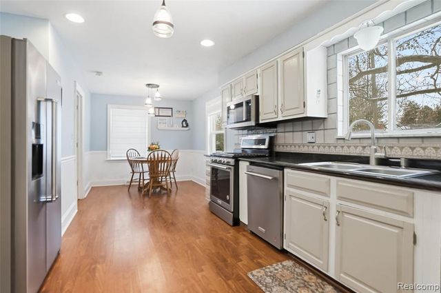 863 Sylvanwood Drive, Troy, MI 48085