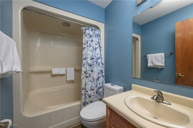 1941 Buckeye Street NE, New Philadelphia, OH 44663