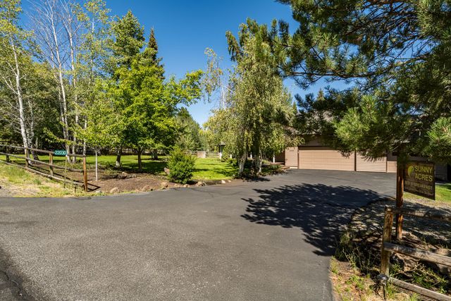 22030 Stormy Lane, Bend, OR 97701