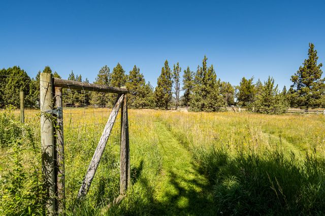 22030 Stormy Lane, Bend, OR 97701