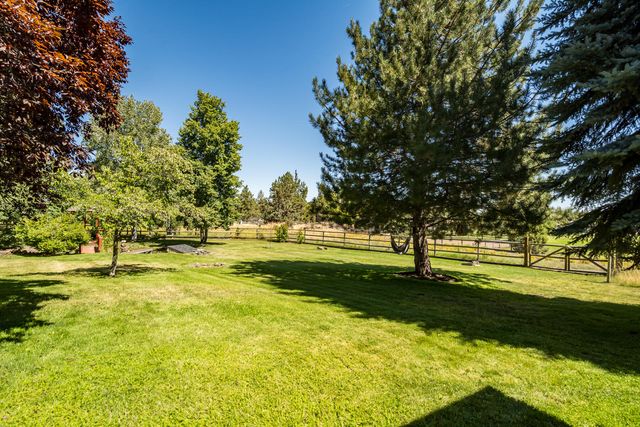 22030 Stormy Lane, Bend, OR 97701