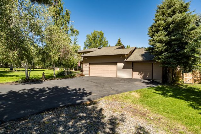 22030 Stormy Lane, Bend, OR 97701
