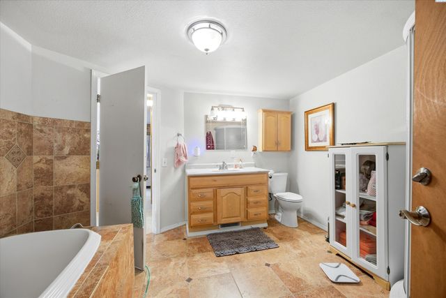 46606 S Morton Road, Kennewick, WA 99337