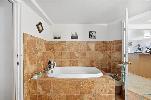 46606 S Morton Road, Kennewick, WA 99337