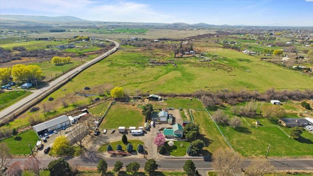 46606 S Morton Road, Kennewick, WA 99337