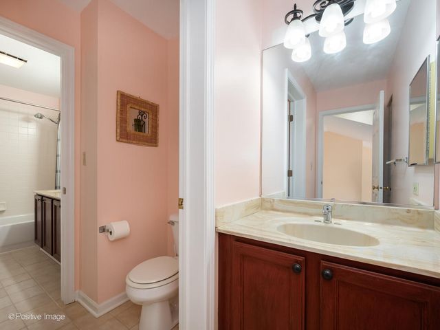 13296 W Heiden Circle, Lake Bluff, IL 60044