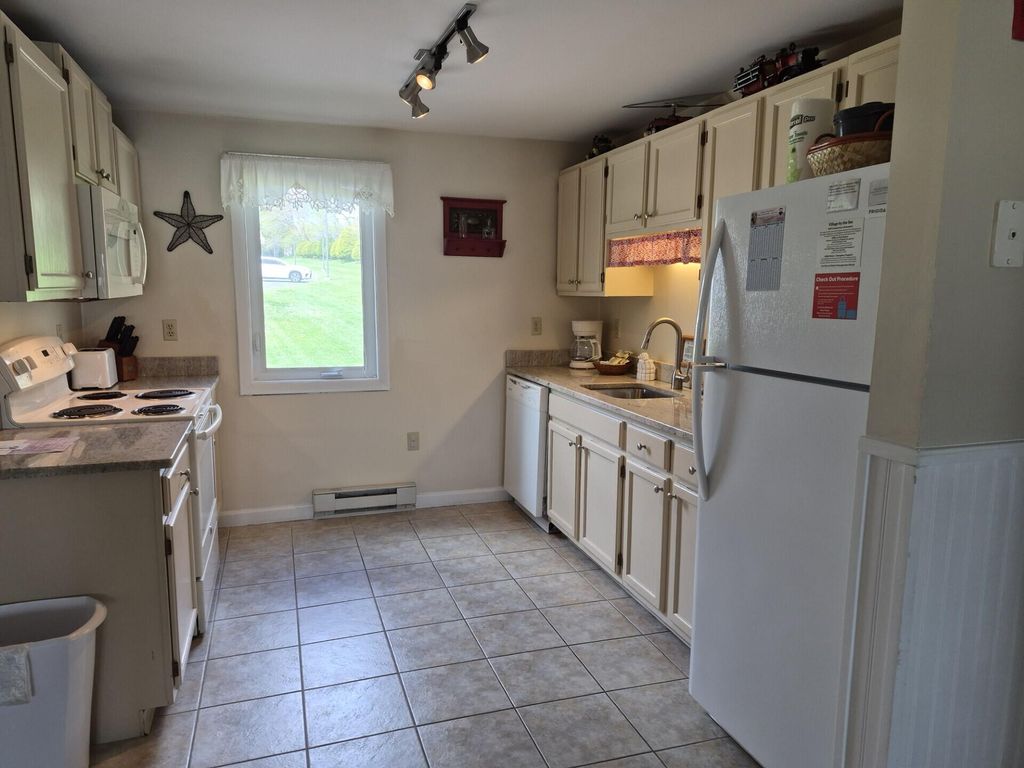 1373 POST Road 8D, Wells, ME 04090 — photo 2