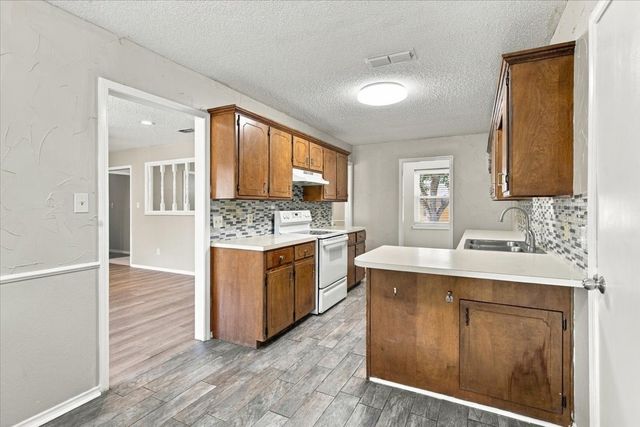 2108 N Village, Bonham, TX 75418