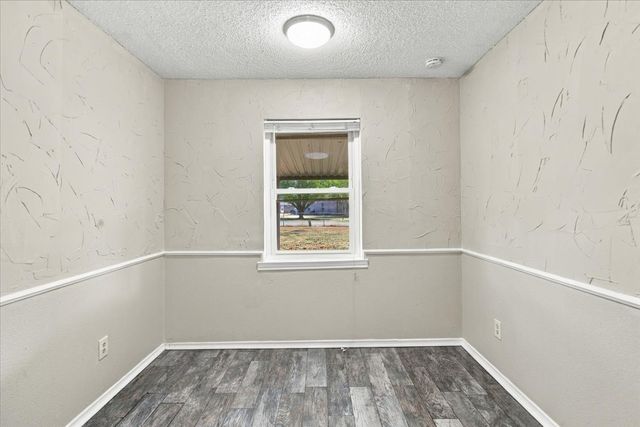 2108 N Village, Bonham, TX 75418