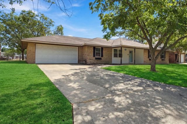 2108 N Village, Bonham, TX 75418