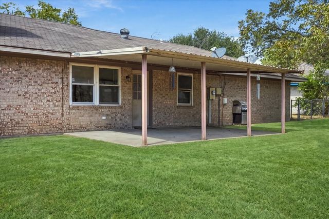 2108 N Village, Bonham, TX 75418