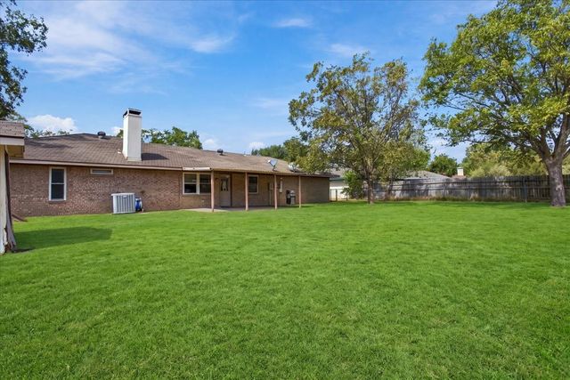 2108 N Village, Bonham, TX 75418