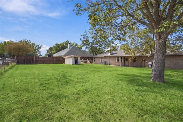 2108 N Village, Bonham, TX 75418