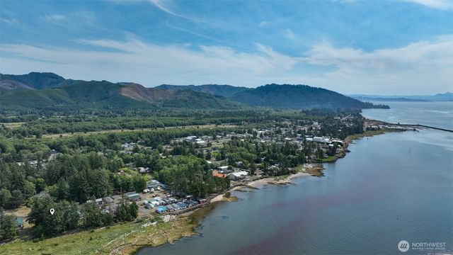 38 3rd St W, Chinook, WA 98614