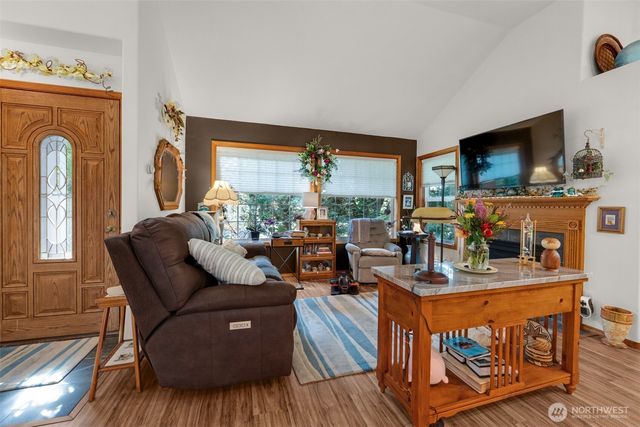 38 3rd St W, Chinook, WA 98614